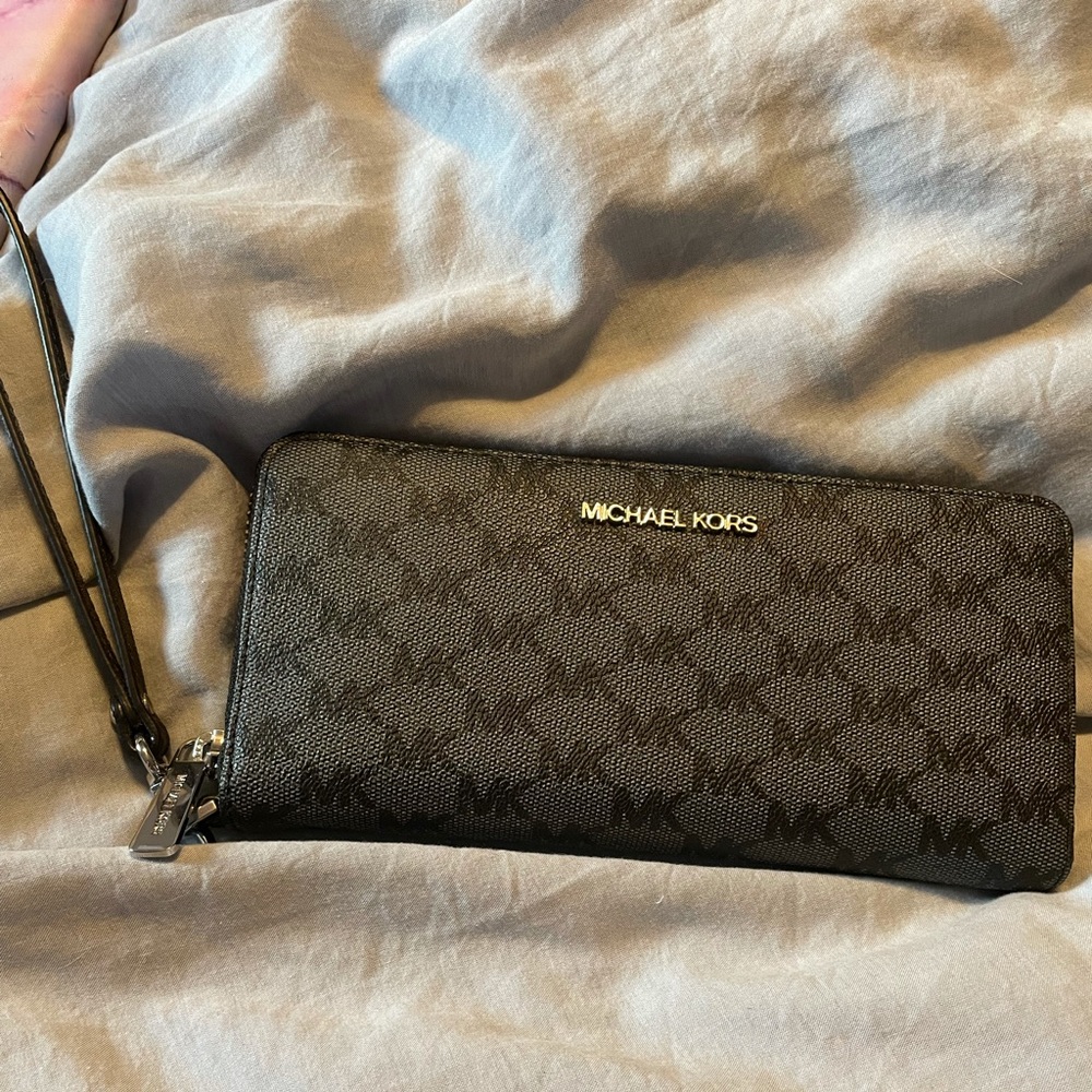 Michael Kors Leather Continental Wristlet